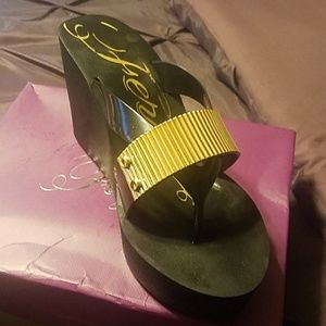 Black and gold Fergie platform